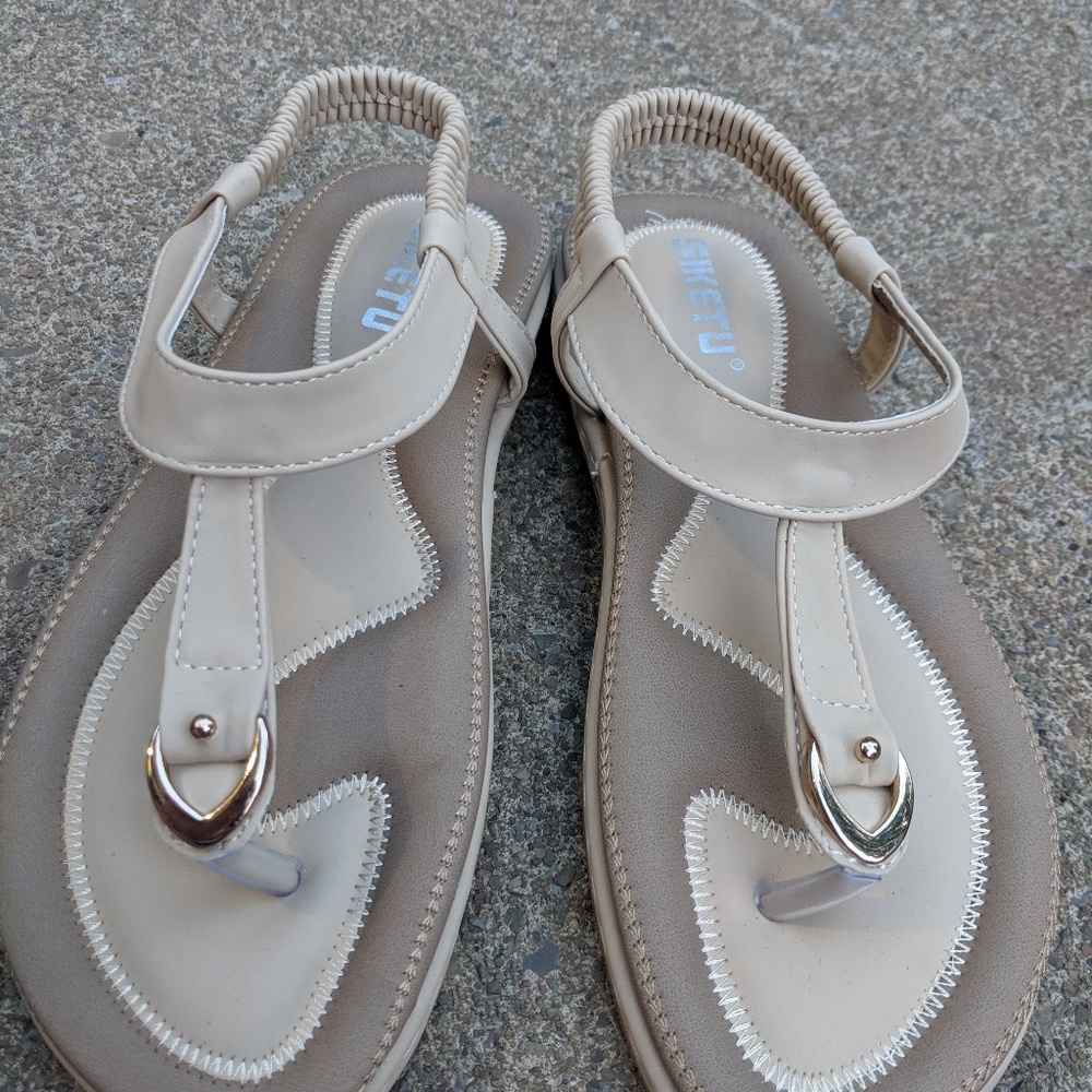 Siketu Beige Leather Thong Sandals Size 8/38 NWOT